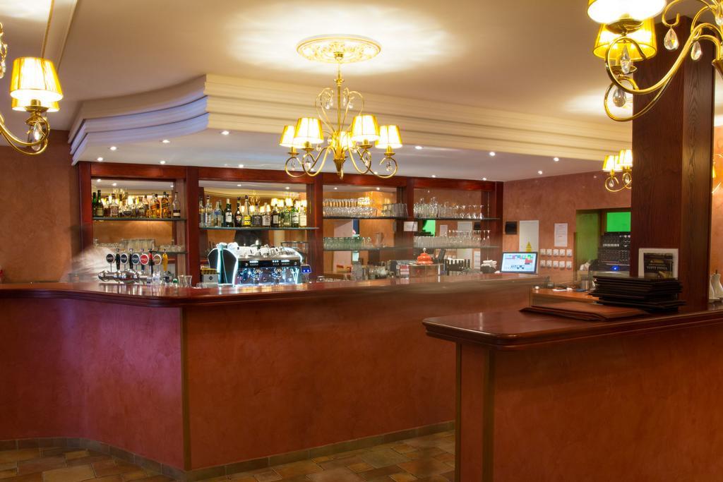 Hotel Leyla ฟริมบูร์ก ภายนอก รูปภาพ