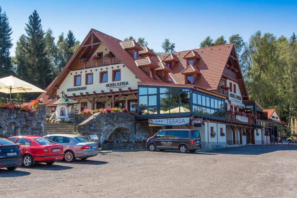 Hotel Leyla ฟริมบูร์ก ภายนอก รูปภาพ
